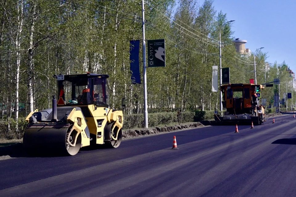 В ходе рабочей поездки Губернатора автономного округа Руслана Кухарука в город Сургут директор Департамента дорожного хозяйства и транспорта Югры Алексей Осинцев принял участие в осмотре дорожных объектов, на которых уже... В ходе рабочей поездки Губернатора автономного округа Руслана Кухарука в город Сургут директор Департамента дорожного хозяйства и транспорта Югры Алексей Осинцев принял участие в осмотре дорожных объектов, на которых уже...