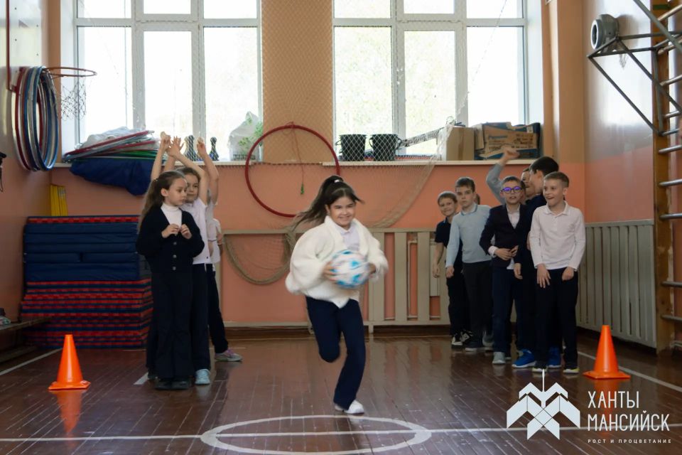 Выбираем здоровое будущее. Воспитанники школы № 3 приняли участие в спортивной игровой программе «Ни минутки не ленись, к спорту с «Октябрем» стремись!» в рамках антинаркотической акции «#ЯВыбираюБудущее» Выбираем здоровое будущее. Воспитанники школы № 3 приняли участие в спортивной игровой программе «Ни минутки не ленись, к спорту с «Октябрем» стремись!» в рамках антинаркотической акции «#ЯВыбираюБудущее»