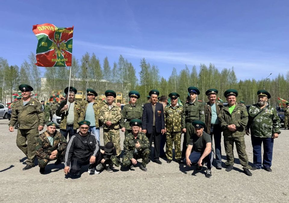Уважаемые пограничники и ветераны пограничной службы! Дорогие нижневартовцы! От всей души поздравляю вас с Днем пограничника! Уважаемые пограничники и ветераны пограничной службы! Дорогие нижневартовцы! От всей души поздравляю вас с Днем пограничника!