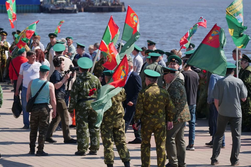 Их служба не знает границ: В Сургуте отметили День пограничника Их служба не знает границ: В Сургуте отметили День пограничника