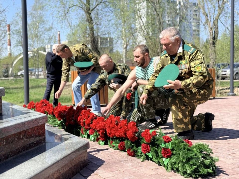 Уважаемые пограничники и ветераны пограничной службы! Дорогие нижневартовцы! От всей души поздравляю вас с Днем пограничника! Уважаемые пограничники и ветераны пограничной службы! Дорогие нижневартовцы! От всей души поздравляю вас с Днем пограничника!