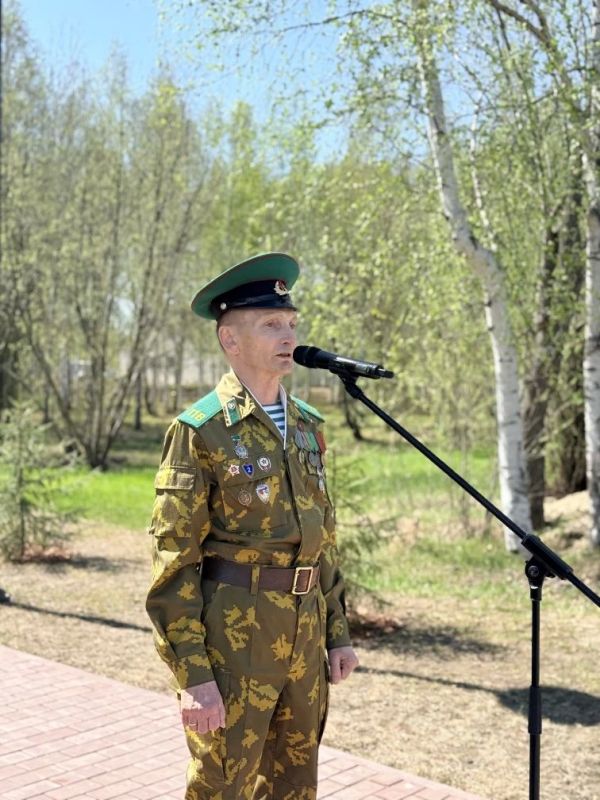 Уважаемые пограничники и ветераны пограничной службы! Дорогие нижневартовцы! От всей души поздравляю вас с Днем пограничника! Уважаемые пограничники и ветераны пограничной службы! Дорогие нижневартовцы! От всей души поздравляю вас с Днем пограничника!