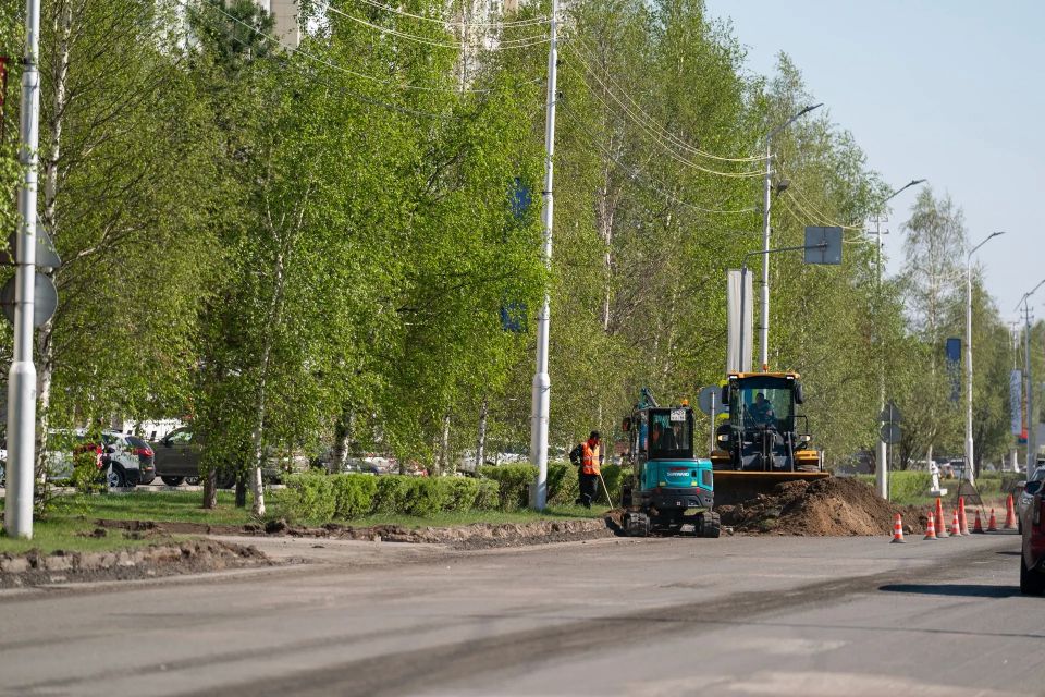 В ходе рабочей поездки Губернатора автономного округа Руслана Кухарука в город Сургут директор Департамента дорожного хозяйства и транспорта Югры Алексей Осинцев принял участие в осмотре дорожных объектов, на которых уже... В ходе рабочей поездки Губернатора автономного округа Руслана Кухарука в город Сургут директор Департамента дорожного хозяйства и транспорта Югры Алексей Осинцев принял участие в осмотре дорожных объектов, на которых уже...