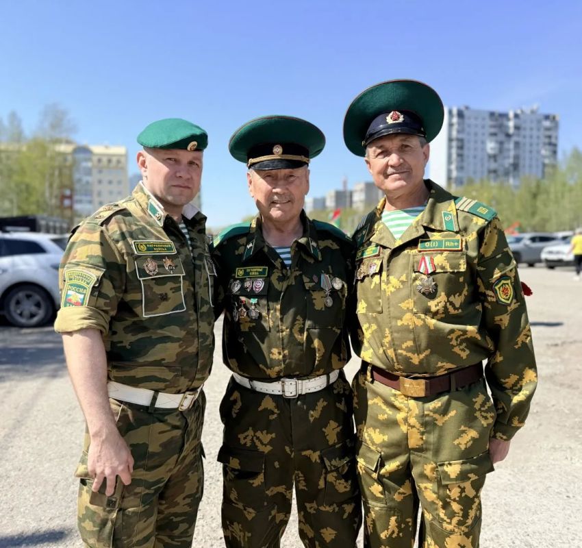 Уважаемые пограничники и ветераны пограничной службы! Дорогие нижневартовцы! От всей души поздравляю вас с Днем пограничника! Уважаемые пограничники и ветераны пограничной службы! Дорогие нижневартовцы! От всей души поздравляю вас с Днем пограничника!