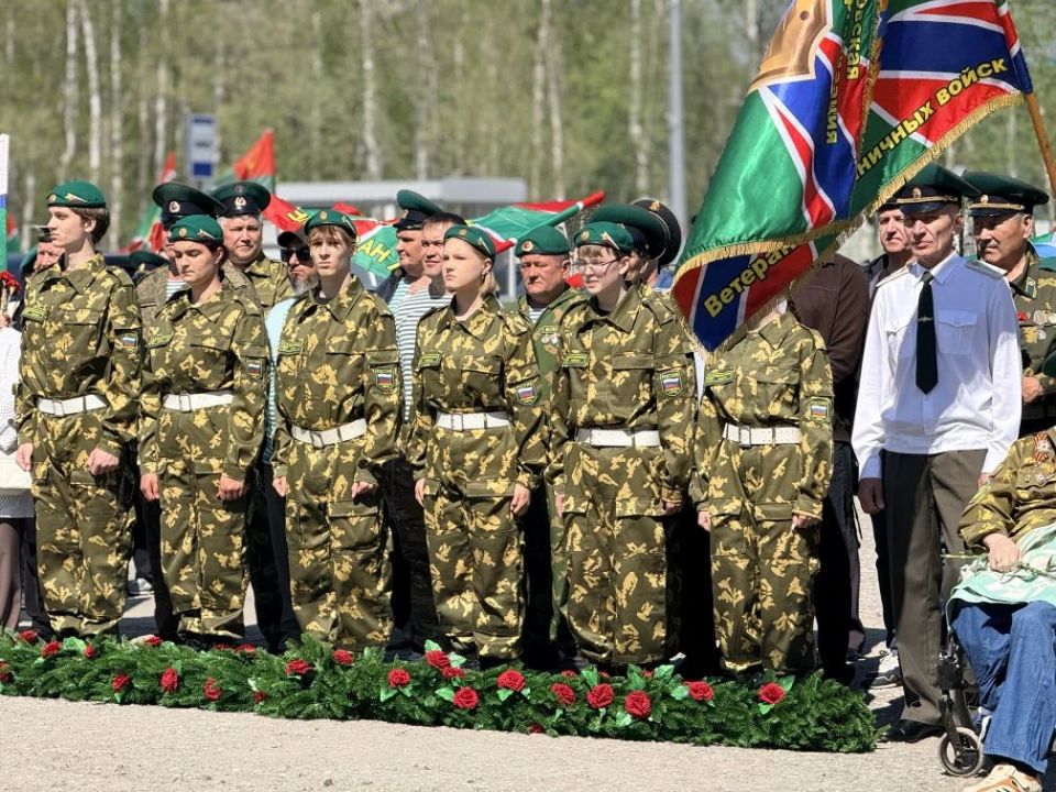Уважаемые пограничники и ветераны пограничной службы! Дорогие нижневартовцы! От всей души поздравляю вас с Днем пограничника! Уважаемые пограничники и ветераны пограничной службы! Дорогие нижневартовцы! От всей души поздравляю вас с Днем пограничника!