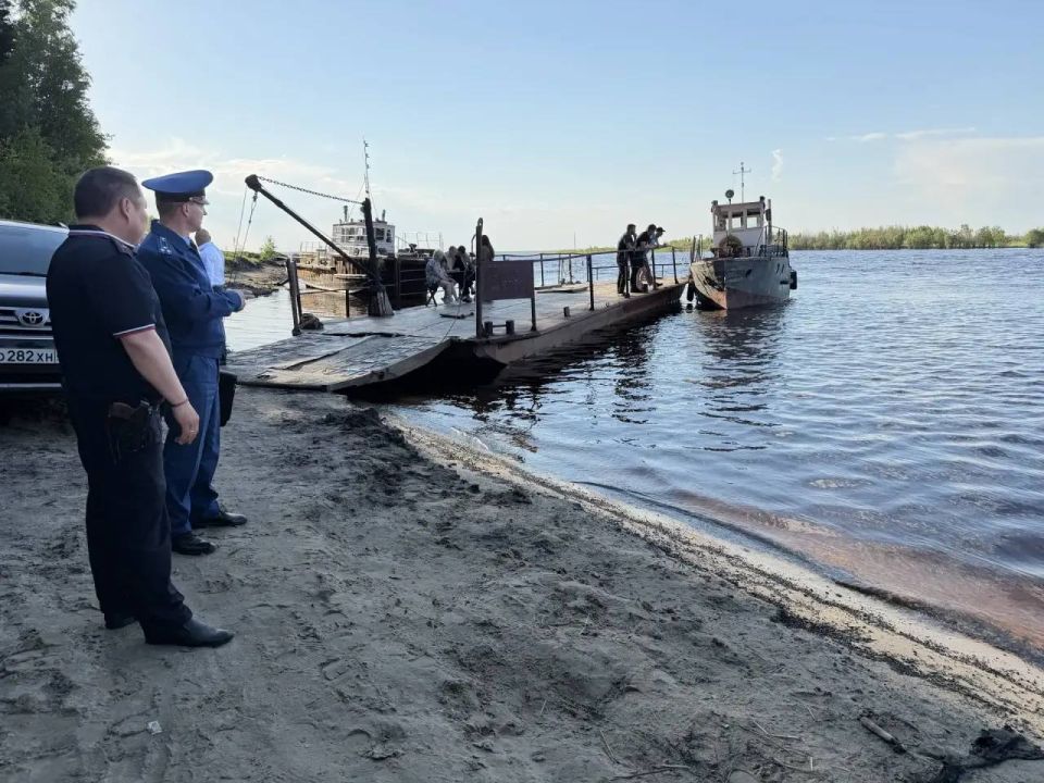 Девочка прыгнула в воду и течение затянуло её на глубину