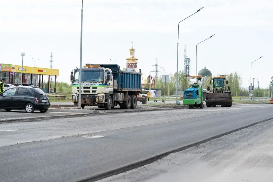 Сегодня в рамках рабочей поездки Губернатора автономного округа Руслана Кухарука в город Нижневартовск директор Депдорхоза и транспорта Югры Алексей Осинцев посетил городские объекты дорожной инфраструктуры Сегодня в рамках рабочей поездки Губернатора автономного округа Руслана Кухарука в город Нижневартовск директор Депдорхоза и транспорта Югры Алексей Осинцев посетил городские объекты дорожной инфраструктуры