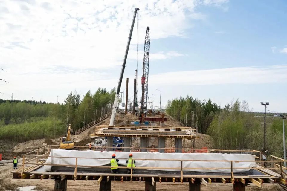 Сегодня в рамках рабочей поездки Губернатора автономного округа Руслана Кухарука в город Нижневартовск директор Депдорхоза и транспорта Югры Алексей Осинцев посетил городские объекты дорожной инфраструктуры Сегодня в рамках рабочей поездки Губернатора автономного округа Руслана Кухарука в город Нижневартовск директор Депдорхоза и транспорта Югры Алексей Осинцев посетил городские объекты дорожной инфраструктуры