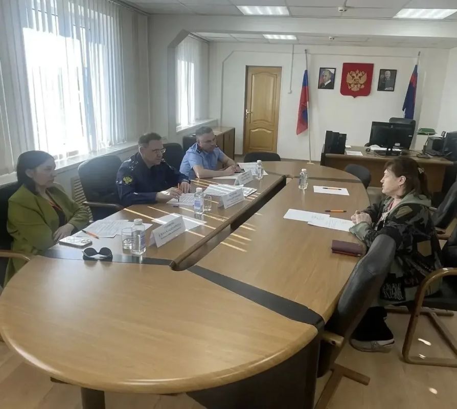 Заместитель прокурора. автономного округа Александр Чернышев провел личный прием жителей г.Когалыма