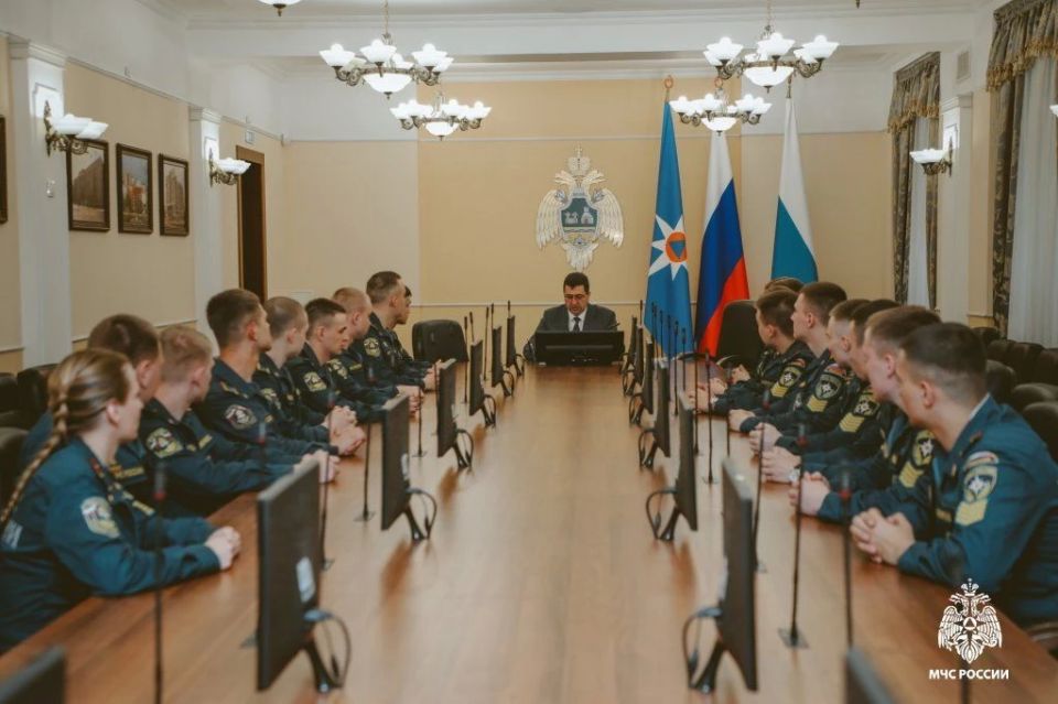 Начальник Главного управления МЧС России по Югре Петр Кугуй встретился с выпускниками Уральского института ГПС МЧС России Начальник Главного управления МЧС России по Югре Петр Кугуй встретился с выпускниками Уральского института ГПС МЧС России
