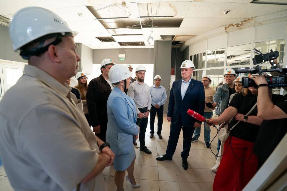 В Сургуте губернатор Югры проинспектировал ход работ на СМДТ