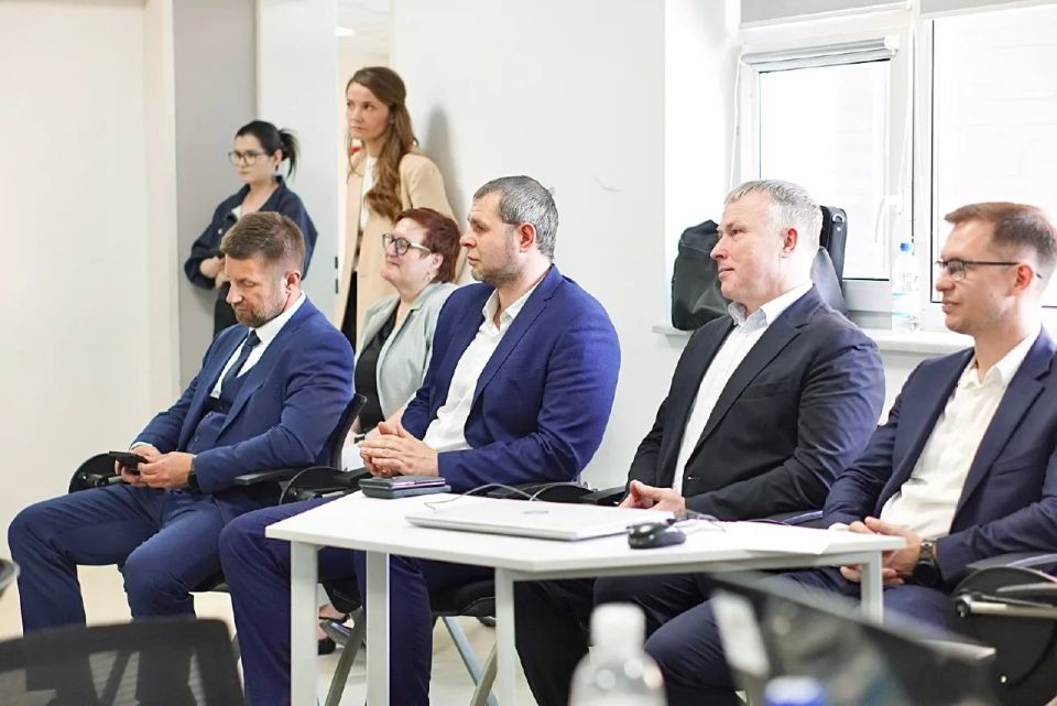 Они привыкли читать карту боя, а теперь осваивают финансовые отчеты Они привыкли читать карту боя, а теперь осваивают финансовые отчеты