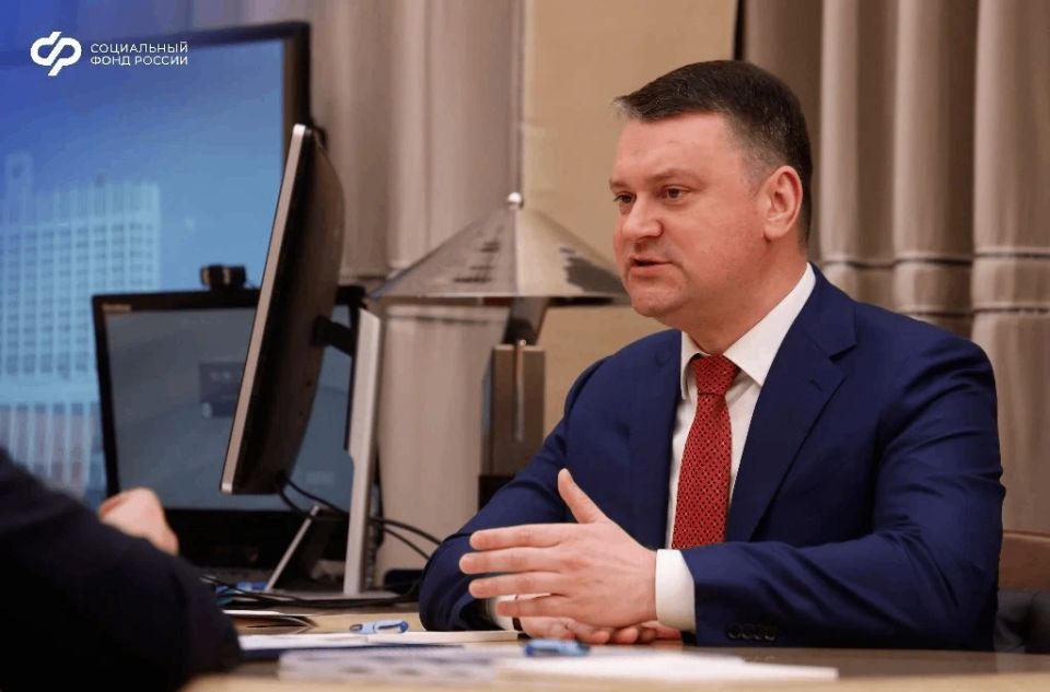 Председатель Соцфонда Сергей Чирков встретился с Председателем Правительства Михаилом Мишустиным Председатель Соцфонда Сергей Чирков встретился с Председателем Правительства Михаилом Мишустиным