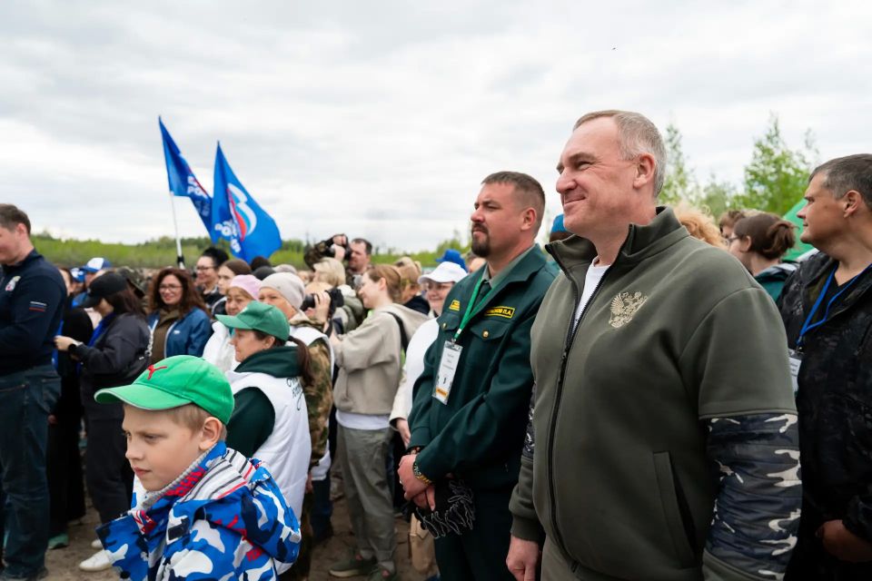 В Югре высадили сосны в память о героях Великой Отечественной войны В Югре высадили сосны в память о героях Великой Отечественной войны