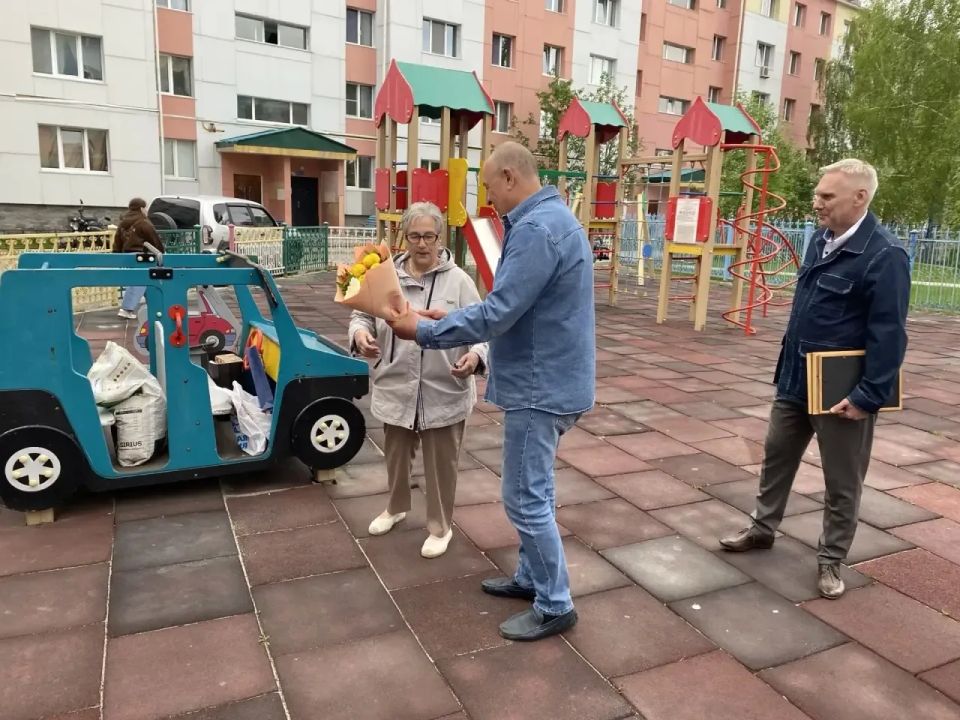 Вчера мы небольшим коллективом сторонников партии «Единая Россия» очень тепло и душевно отметили международный день соседей Вчера мы небольшим коллективом сторонников партии «Единая Россия» очень тепло и душевно отметили международный день соседей