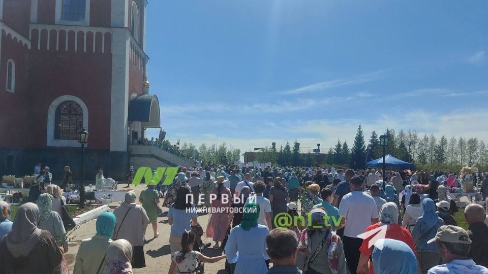 Крестным ходом прошли православные вартовчане в день Святой Троицы Крестным ходом прошли православные вартовчане в день Святой Троицы