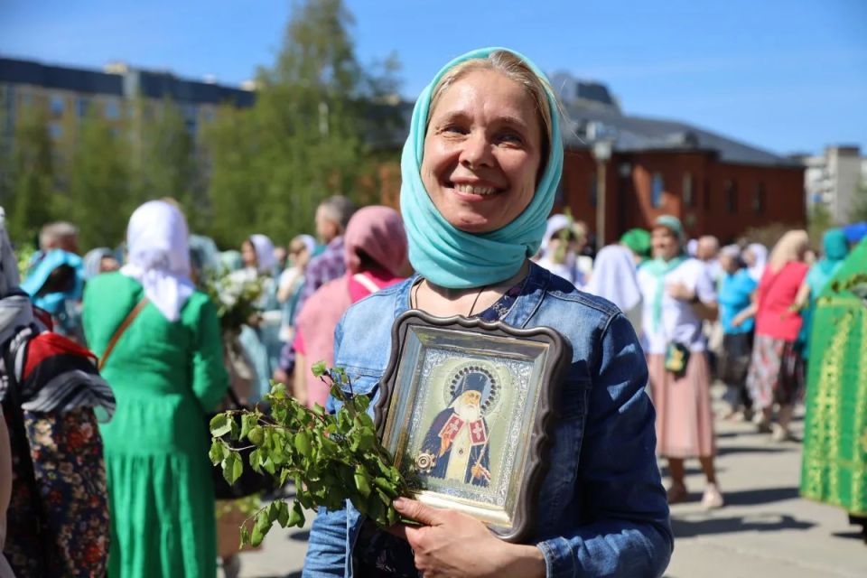 Дорогие нижневартовцы! Сердечно поздравляю с Днём Святой Троицы! Дорогие нижневартовцы! Сердечно поздравляю с Днём Святой Троицы!