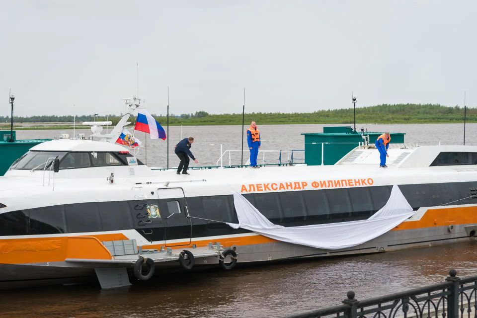 Два югорских теплохода получили имена выдающихся земляков Два югорских теплохода получили имена выдающихся земляков