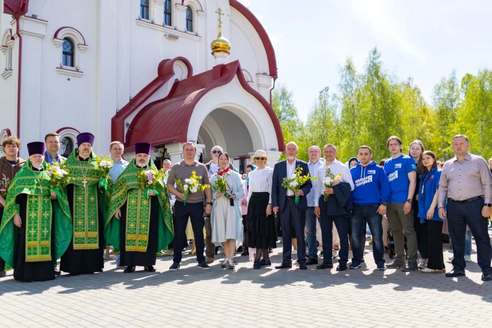 Более семи тысяч сургутян прошли Крестным ходом в честь праздника Святой Троицы Более семи тысяч сургутян прошли Крестным ходом в честь праздника Святой Троицы