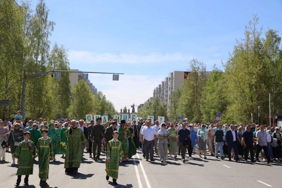 Дорогие нижневартовцы! Сердечно поздравляю с Днём Святой Троицы! Дорогие нижневартовцы! Сердечно поздравляю с Днём Святой Троицы!