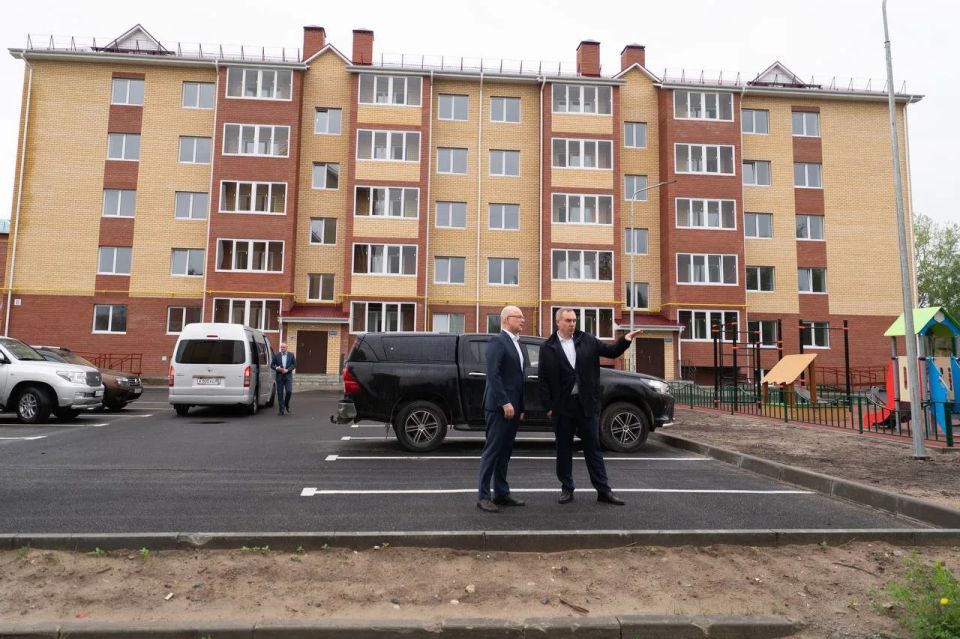 Руслан Кухарук: Сегодня работаю в Урае, с главой города Тимуром Раисовичем Закирзяновым осмотрели ряд объектов Руслан Кухарук: Сегодня работаю в Урае, с главой города Тимуром Раисовичем Закирзяновым осмотрели ряд объектов