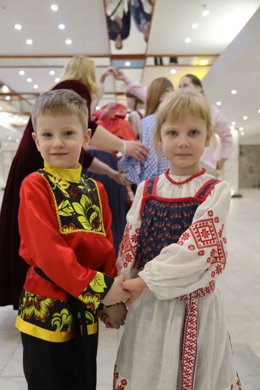 Уважаемые нижневартовцы! Дорогие ребята! Сердечно поздравляю с Международным днём защиты детей! Уважаемые нижневартовцы! Дорогие ребята! Сердечно поздравляю с Международным днём защиты детей!