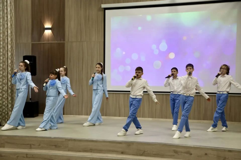 Уважаемые нижневартовцы! Дорогие ребята! Сердечно поздравляю с Международным днём защиты детей! Уважаемые нижневартовцы! Дорогие ребята! Сердечно поздравляю с Международным днём защиты детей!