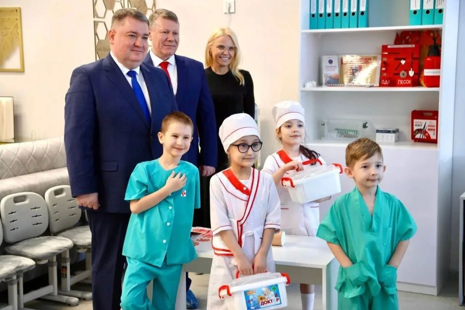 Уважаемые нижневартовцы! Дорогие ребята! Сердечно поздравляю с Международным днём защиты детей! Уважаемые нижневартовцы! Дорогие ребята! Сердечно поздравляю с Международным днём защиты детей!