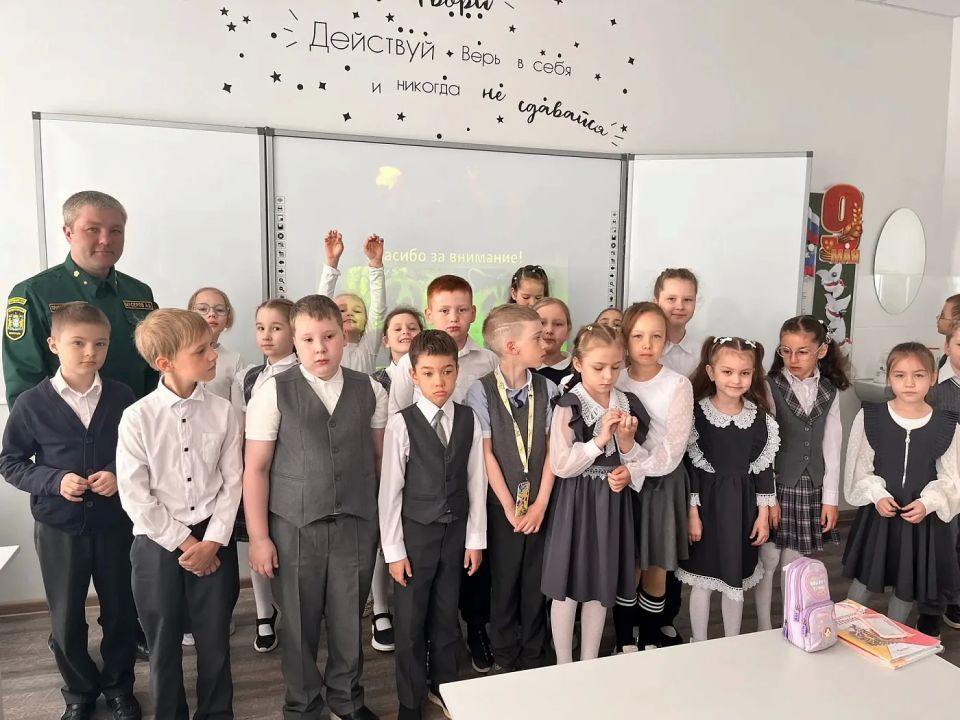 Накануне летних каникул. 21.05.2026 в Муниципальном бюджетном общеобразовательном учреждении средняя общеобразовательная школа с углубленным изучением отдельных предметов № 6 города Урай с учениками первого класса... Накануне летних каникул. 21.05.2026 в Муниципальном бюджетном общеобразовательном учреждении средняя общеобразовательная школа с углубленным изучением отдельных предметов № 6 города Урай с учениками первого класса...