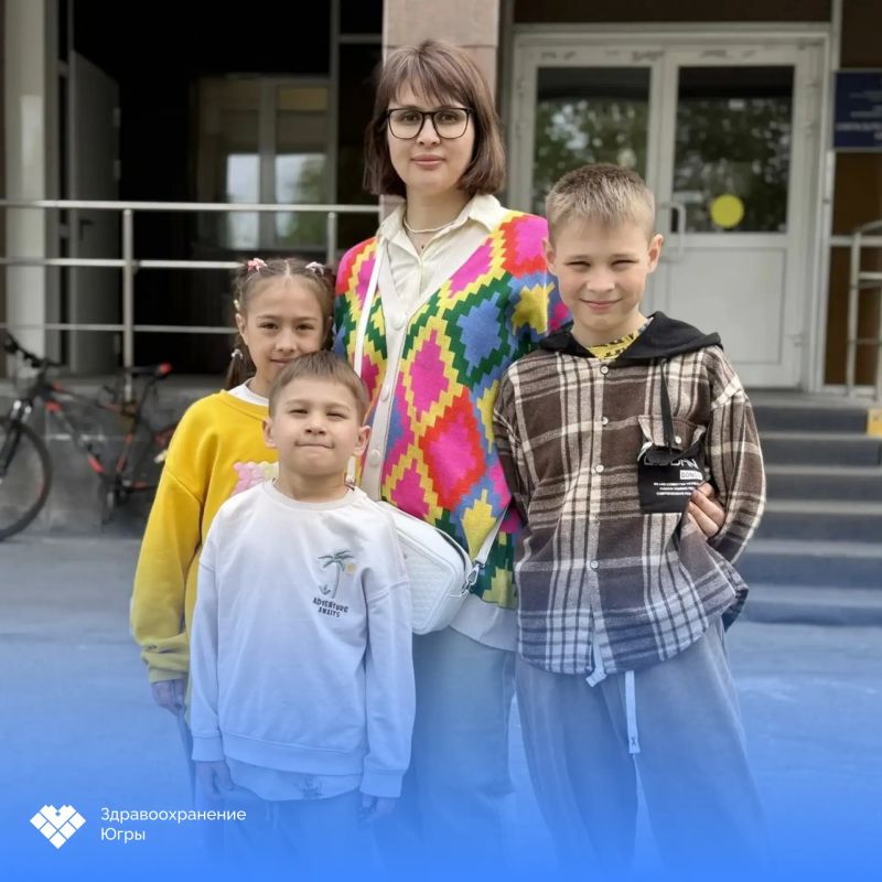 Накануне Дня защиты детей в ОКБ Ханты-Мансийска в третий раз прошла акция «Детские ладошки V руках Югры» Накануне Дня защиты детей в ОКБ Ханты-Мансийска в третий раз прошла акция «Детские ладошки V руках Югры»