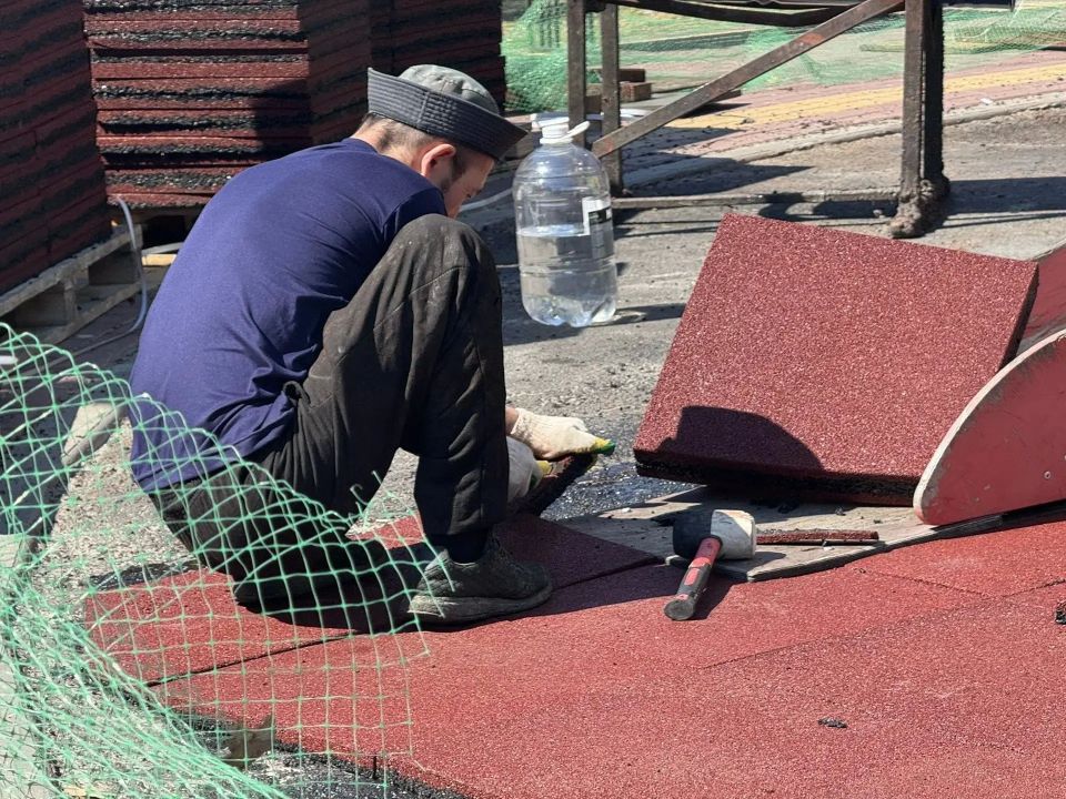 В Сургуте стартовала масштабная кампания по ремонту спортивных и детских площадок В Сургуте стартовала масштабная кампания по ремонту спортивных и детских площадок