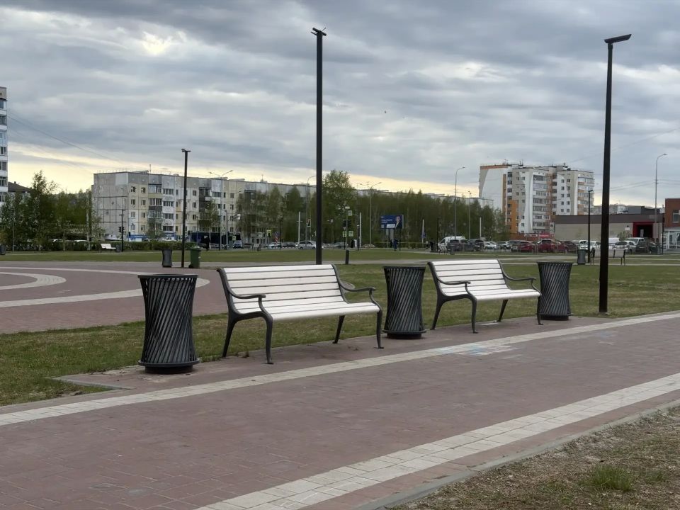 В Сургуте продолжают благоустраивать общественные пространства В Сургуте продолжают благоустраивать общественные пространства