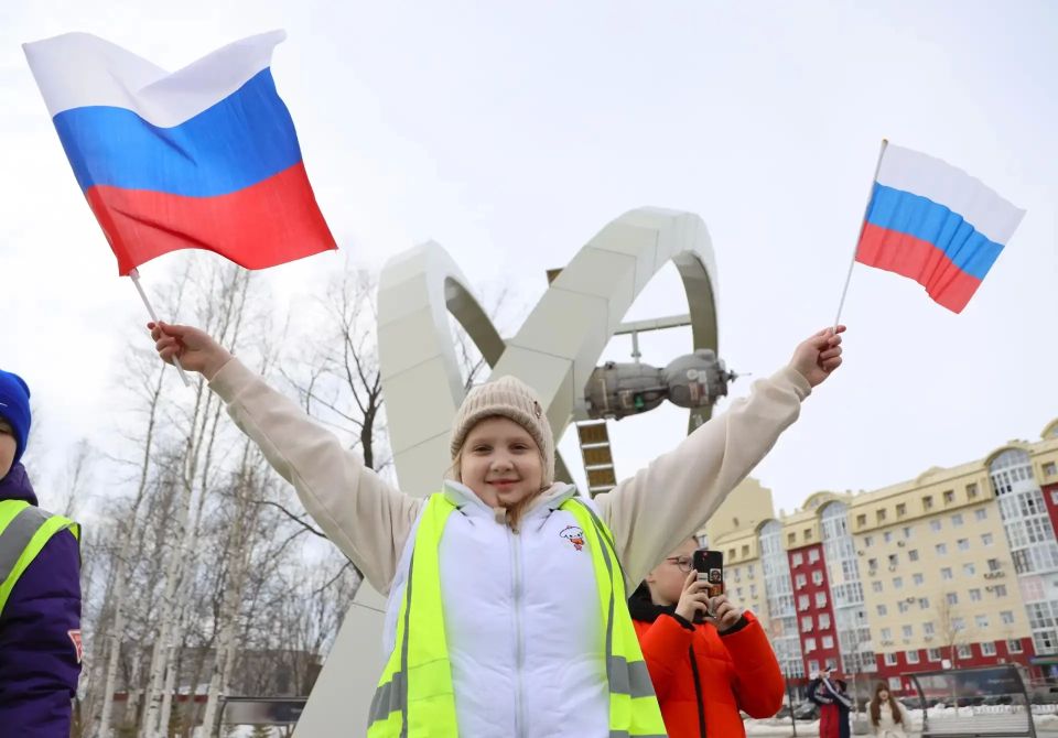 Уважаемые нижневартовцы! Дорогие ребята! Сердечно поздравляю с Международным днём защиты детей! Уважаемые нижневартовцы! Дорогие ребята! Сердечно поздравляю с Международным днём защиты детей!