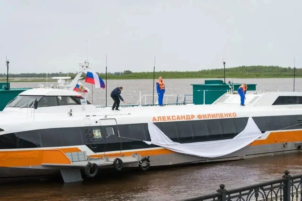 И человек, и теплоход. Именем первого губернатора назвали речное судно в Югре