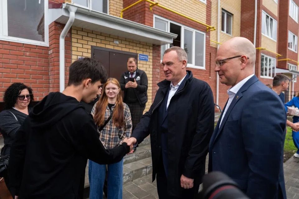 Руслан Кухарук: Сегодня работаю в Урае, с главой города Тимуром Раисовичем Закирзяновым осмотрели ряд объектов Руслан Кухарук: Сегодня работаю в Урае, с главой города Тимуром Раисовичем Закирзяновым осмотрели ряд объектов
