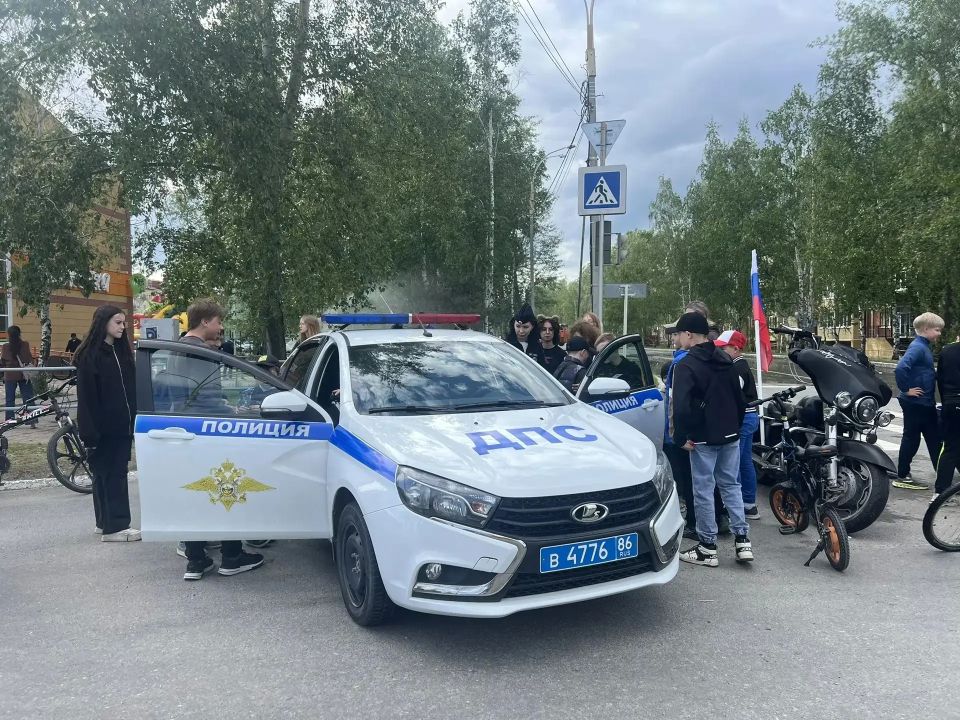 Госавтоинспекторы и народная дружина на Международном фестивале "Движение Первых": праздник безопасности и детства Госавтоинспекторы и народная дружина на Международном фестивале "Движение Первых": праздник безопасности и детства