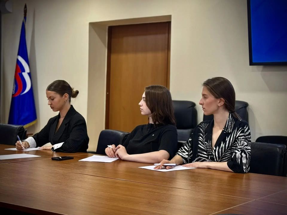 Секретарь Ханты-Мансийского регионального отделения партии «Единая Россия», Председатель Думы Югры Борис Хохряков подвел итоги предварительного голосования, которые прошли в регионе с 25 по 31 мая Секретарь Ханты-Мансийского регионального отделения партии «Единая Россия», Председатель Думы Югры Борис Хохряков подвел итоги предварительного голосования, которые прошли в регионе с 25 по 31 мая