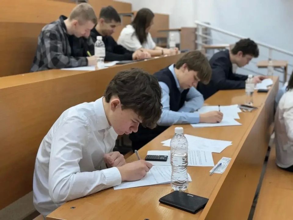 Подведены итоги XXI Всероссийской олимпиады по финансовой грамотности, устойчивому развитию и защите прав потребителей финансовых услуг «Финатлон для старшеклассников» 2025–2026 учебного года! Подведены итоги XXI Всероссийской олимпиады по финансовой грамотности, устойчивому развитию и защите прав потребителей финансовых услуг «Финатлон для старшеклассников» 2025–2026 учебного года!