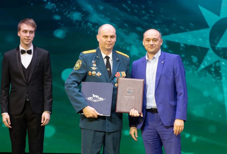 Сургутскому пожарно-спасательному гарнизону — 60 лет! Сургутскому пожарно-спасательному гарнизону — 60 лет!