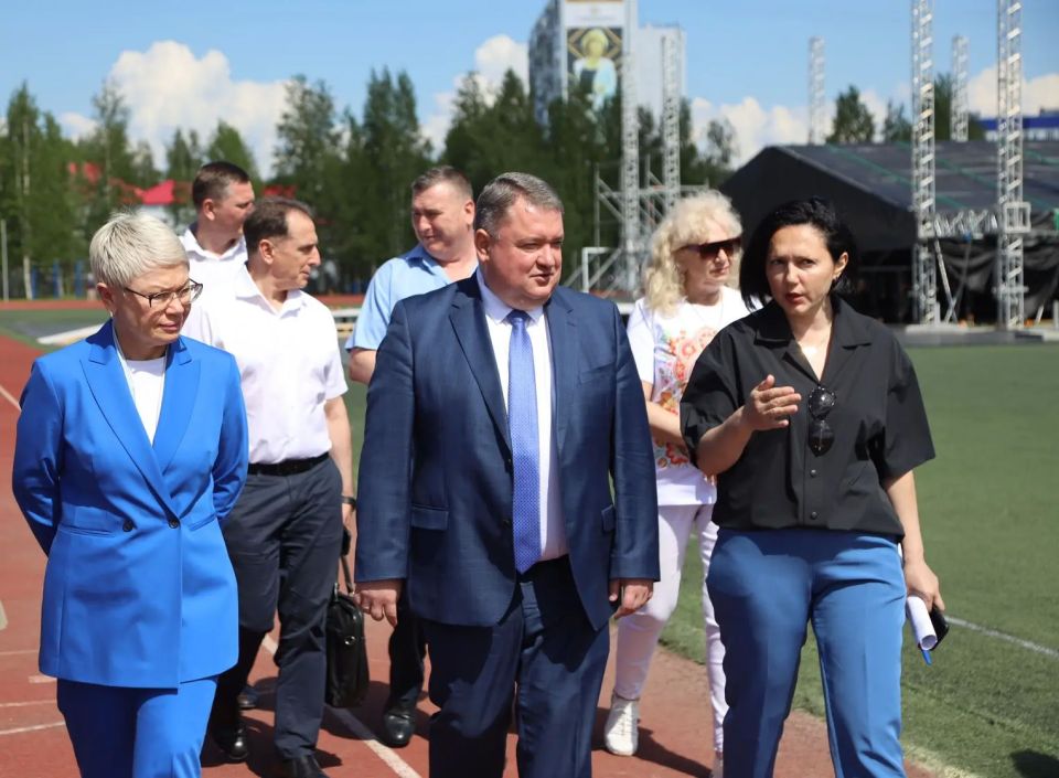 Провел выездное совещание организационного комитета по подготовке к главному летнему событию – фестивалю искусств, труда и спорта «Самотлорские ночи – 2026» Провел выездное совещание организационного комитета по подготовке к главному летнему событию – фестивалю искусств, труда и спорта «Самотлорские ночи – 2026»