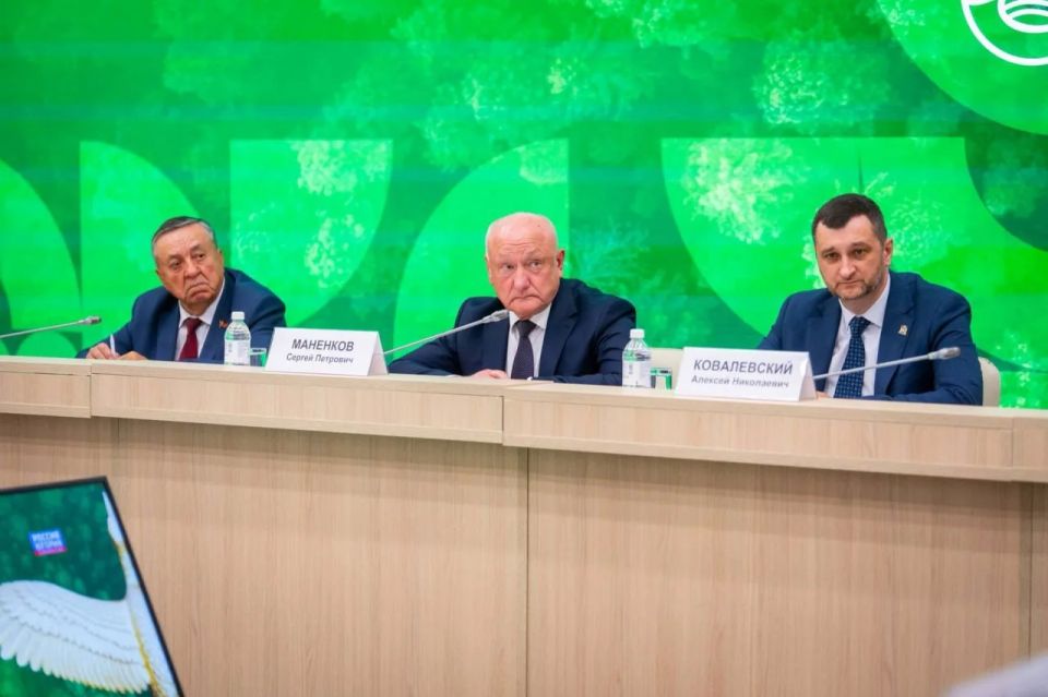 В Югре обсудили баланс между освоением Арктики и сохранением экологии В Югре обсудили баланс между освоением Арктики и сохранением экологии