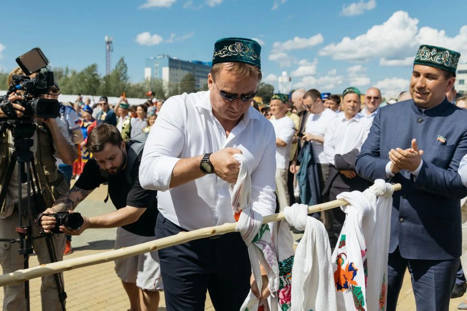 В лучших традициях: 53 тысячи сургутян и гостей города с размахом отметили III Международный Иртышский Сабантуй В лучших традициях: 53 тысячи сургутян и гостей города с размахом отметили III Международный Иртышский Сабантуй