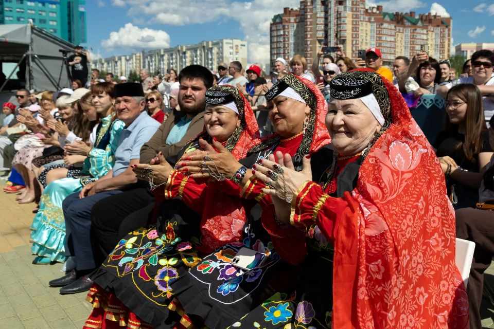 В лучших традициях: 53 тысячи сургутян и гостей города с размахом отметили III Международный Иртышский Сабантуй В лучших традициях: 53 тысячи сургутян и гостей города с размахом отметили III Международный Иртышский Сабантуй