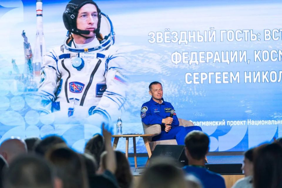 Космонавт Сергей Рыжиков рассказал, почему на МКС мало еды и много занятий Космонавт Сергей Рыжиков рассказал, почему на МКС мало еды и много занятий