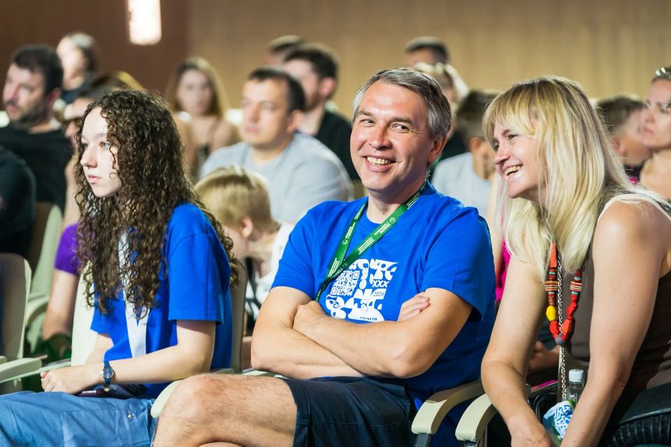 Космонавт Сергей Рыжиков встретился с югорчанами Космонавт Сергей Рыжиков встретился с югорчанами