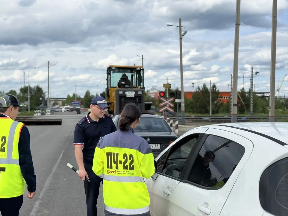Госавтоинспекция Югры напоминает о безопасности на железнодорожных переездах Госавтоинспекция Югры напоминает о безопасности на железнодорожных переездах
