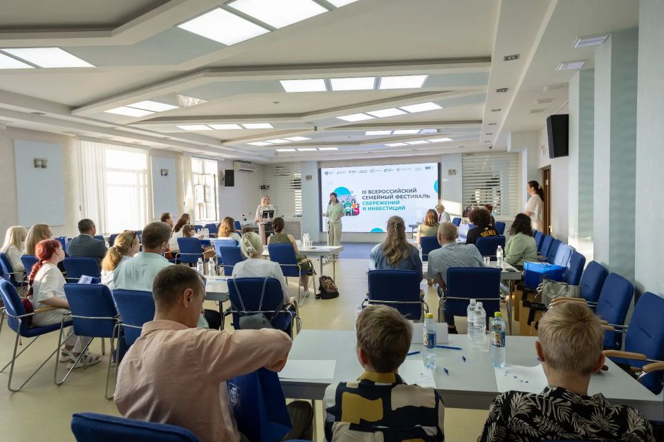 В Сургуте выбрали самую финансово грамотную семью В Сургуте выбрали самую финансово грамотную семью
