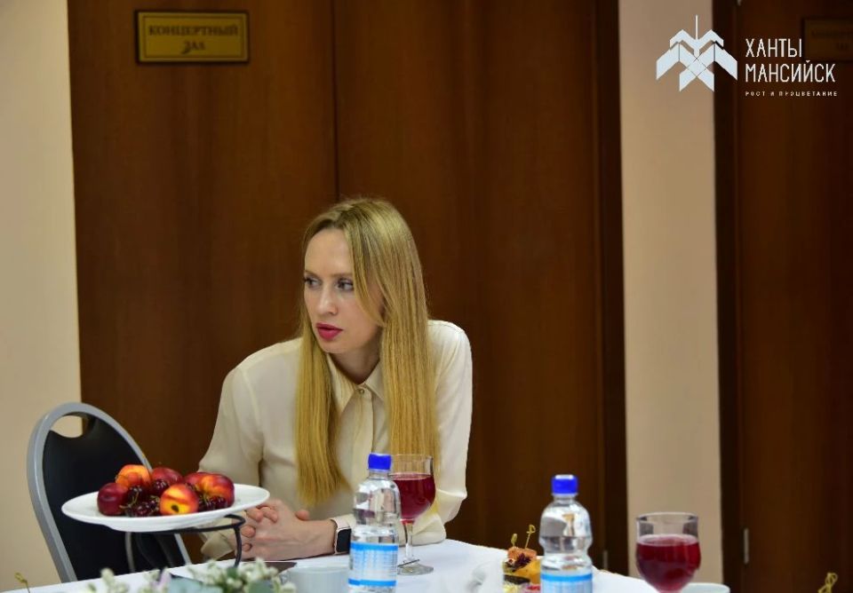 В КДЦ «Октябрь» прошло чаепитие участников Молодёжного совета при Администрации города и Совета ветеранов Ханты-Мансийска В КДЦ «Октябрь» прошло чаепитие участников Молодёжного совета при Администрации города и Совета ветеранов Ханты-Мансийска