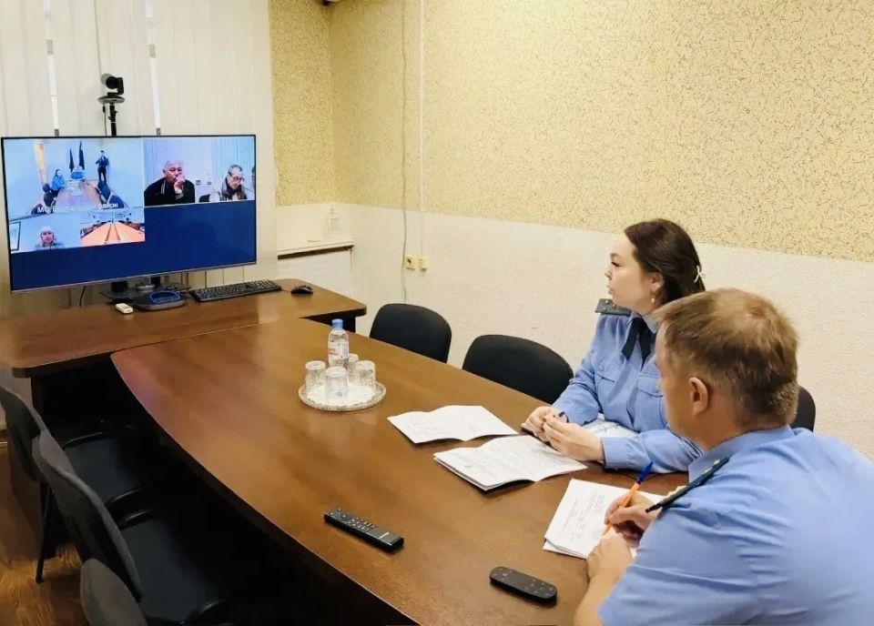 Прокурор Берёзовского района Роман Жуков с руководителем территориального отдела судебных приставов посредством видеоконференцсвязи провел личный прием жителей труднодоступных населенных пунктов Прокурор Берёзовского района Роман Жуков с руководителем территориального отдела судебных приставов посредством видеоконференцсвязи провел личный прием жителей труднодоступных населенных пунктов