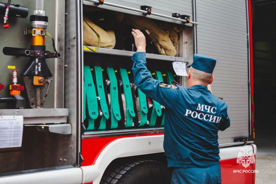 Уступи дорогу пожарной машине - это может спасти жизнь Уступи дорогу пожарной машине - это может спасти жизнь